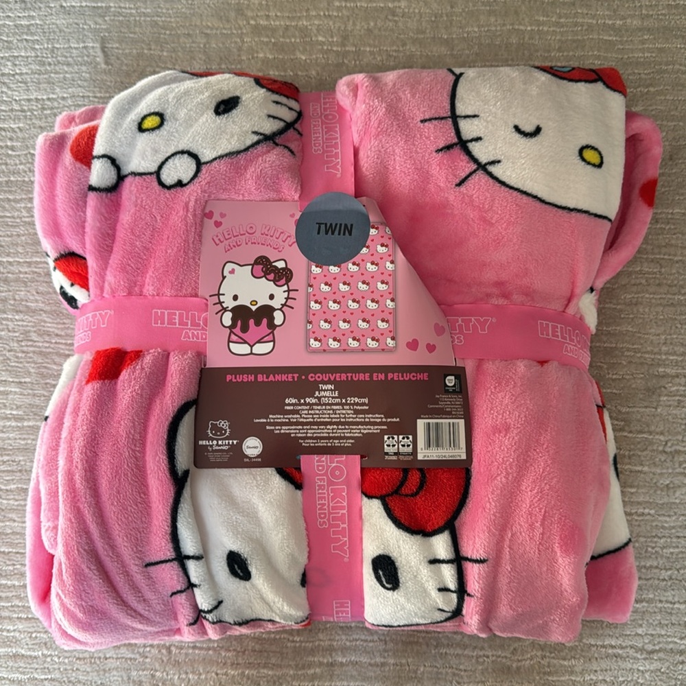 Hello Kitty and Friends twin plush blanket 60 in x 90 in NWT